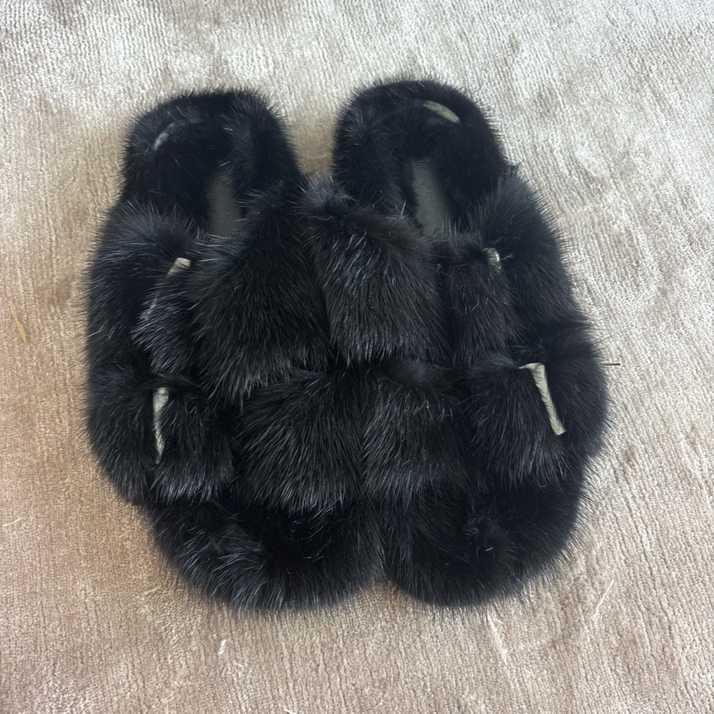 Linda Richard’s black mink slides - Picture 3 of 3